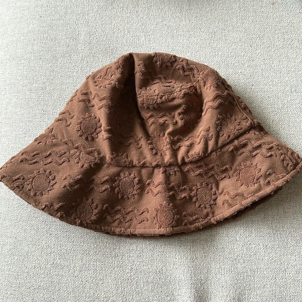 Lack of color wave bucket hat